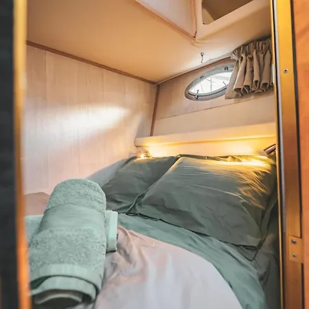 Yacht La Rochelle, 5 Pers, 2 Sdb Botel La Rochelle (Charente-Maritime)