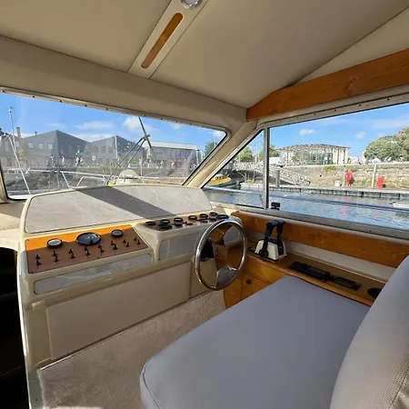 Yacht La Rochelle, 5 Pers, 2 Sdb