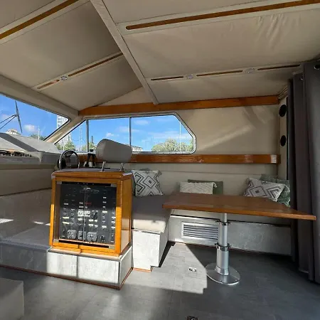 Yacht La Rochelle, 5 Pers, 2 Sdb La Rochelle (Charente-Maritime)