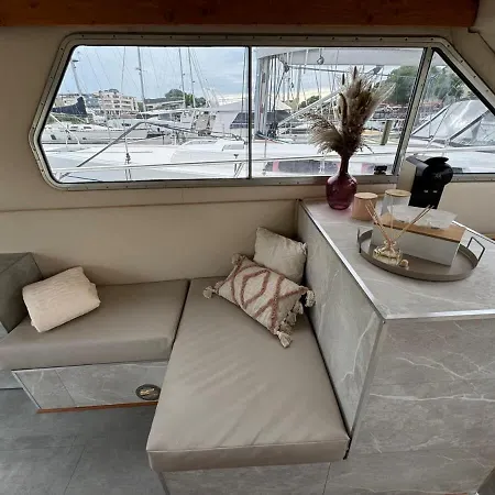Bateau-hôtel Yacht La Rochelle, 5 Pers, 2 Sdb La Rochelle (Charente-Maritime)