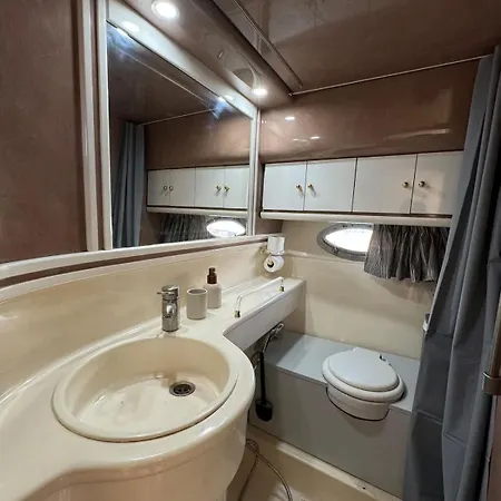 Yacht La Rochelle, 5 Pers, 2 Sdb * La Rochelle (Charente-Maritime)