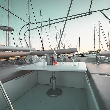 Yacht La Rochelle, 5 Pers, 2 Sdb *