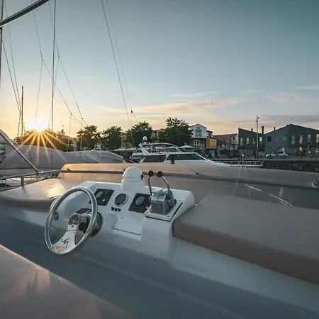 Yacht La Rochelle, 5 Pers, 2 Sdb La Rochelle (Charente-Maritime)