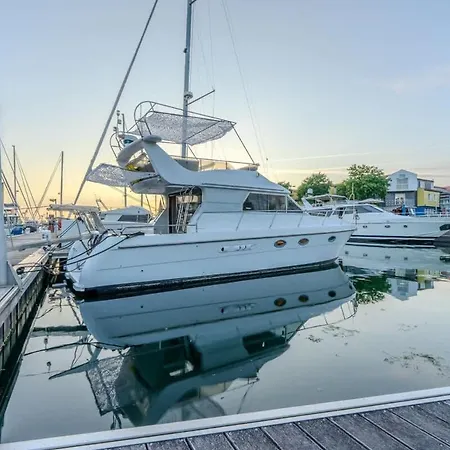 Yacht La Rochelle, 5 Pers, 2 Sdb *