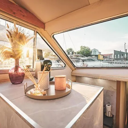 Yacht La Rochelle, 5 Pers, 2 Sdb * La Rochelle (Charente-Maritime)