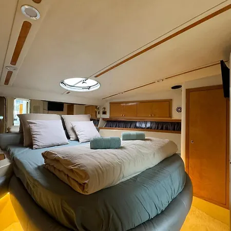 Yacht La Rochelle, 5 Pers, 2 Sdb