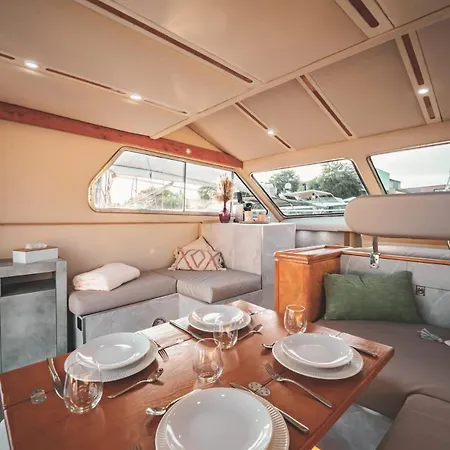 Yacht La Rochelle, 5 Pers, 2 Sdb Bateau-hôtel *