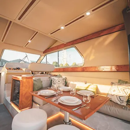 Yacht La Rochelle, 5 Pers, 2 Sdb Bateau-hôtel *