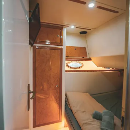 Bateau-hôtel Yacht La Rochelle, 5 Pers, 2 Sdb *